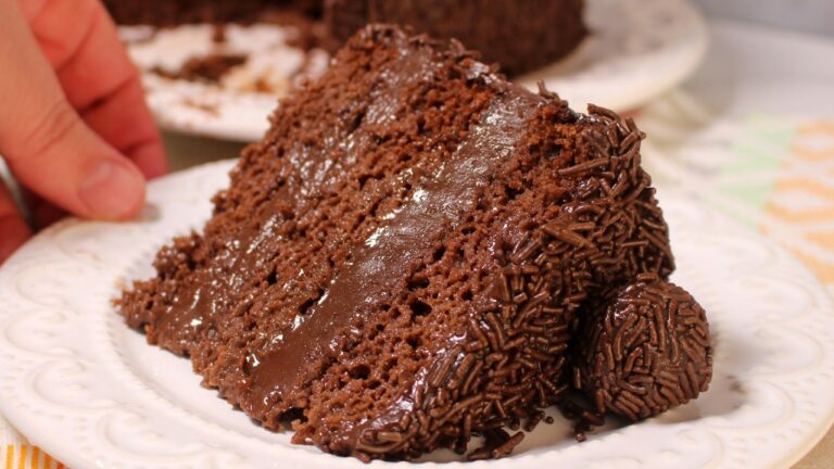 Como Fazer Bolo Brigadeiro de Aniversário Cremoso e Molhadinho