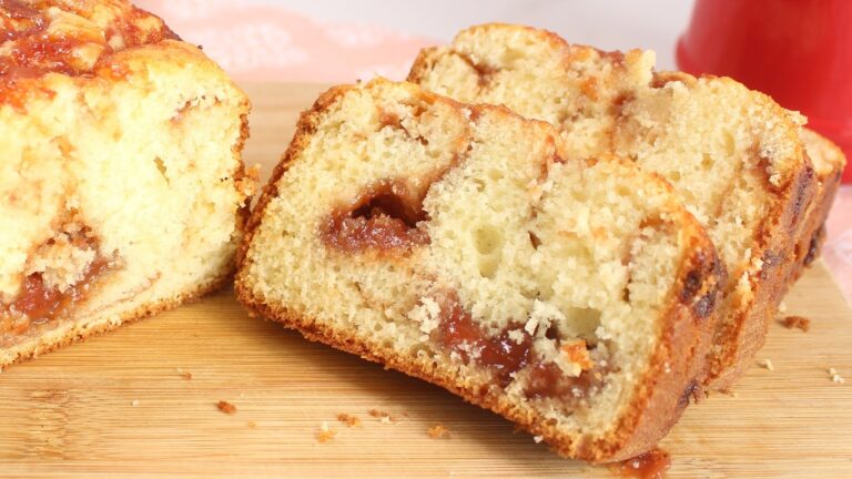 Bolo de Iogurte com Goiabada: Receita Fofinha com Calda que Derrete na Massa