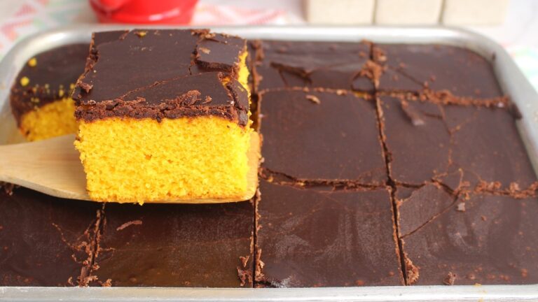 Como Fazer Bolo de Cenoura com Casquinha Crocante e Massa Fofinha
