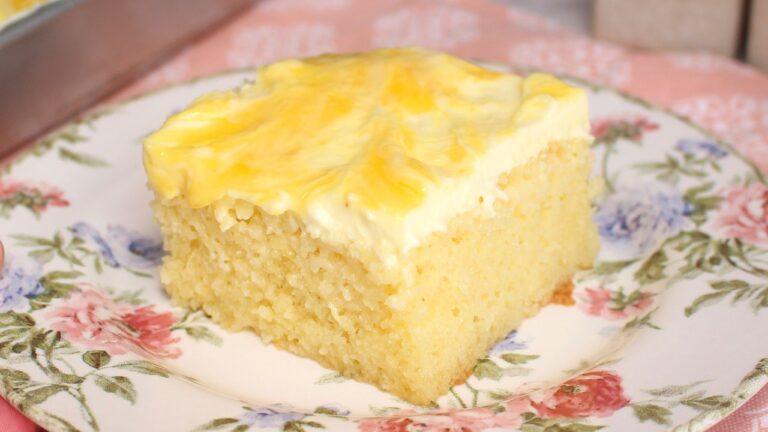 Bolo de Laranja com Cobertura Cremosa e Calda de Laranja: Receita Fácil e Fofinha